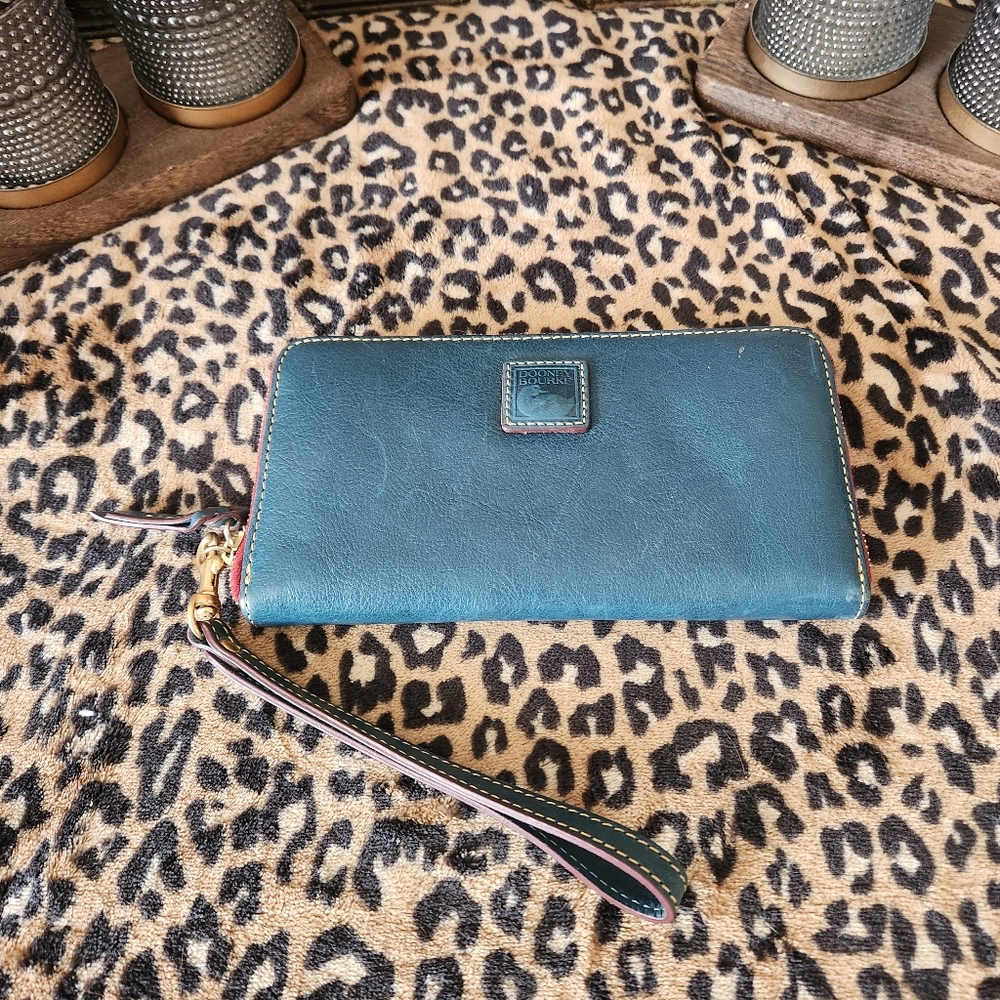 Dooney & Bourke